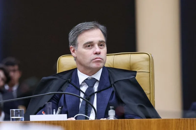 André Mendonça retira sigilo de 38 processos ligados ao caso Master