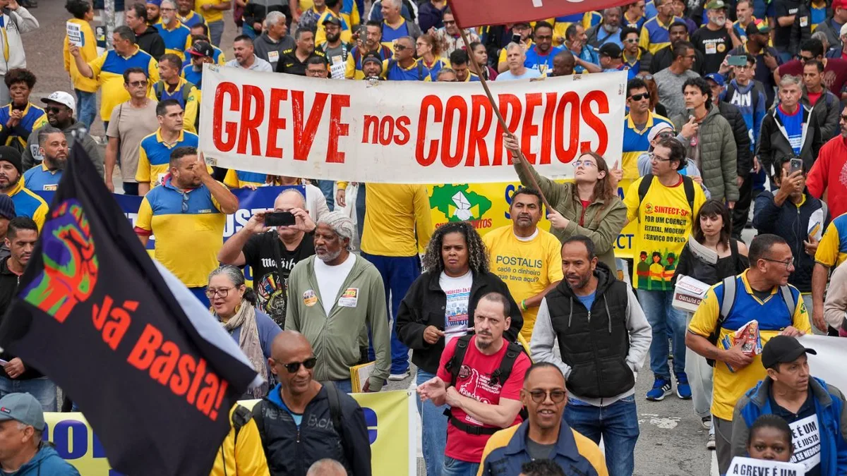 Greve dos Correios chega ao nono dia antes de julgamento no TST