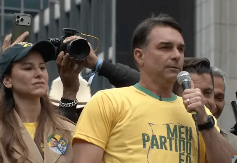 Flávio Bolsonaro promete barrar novas indicações de Lula ao Supremo