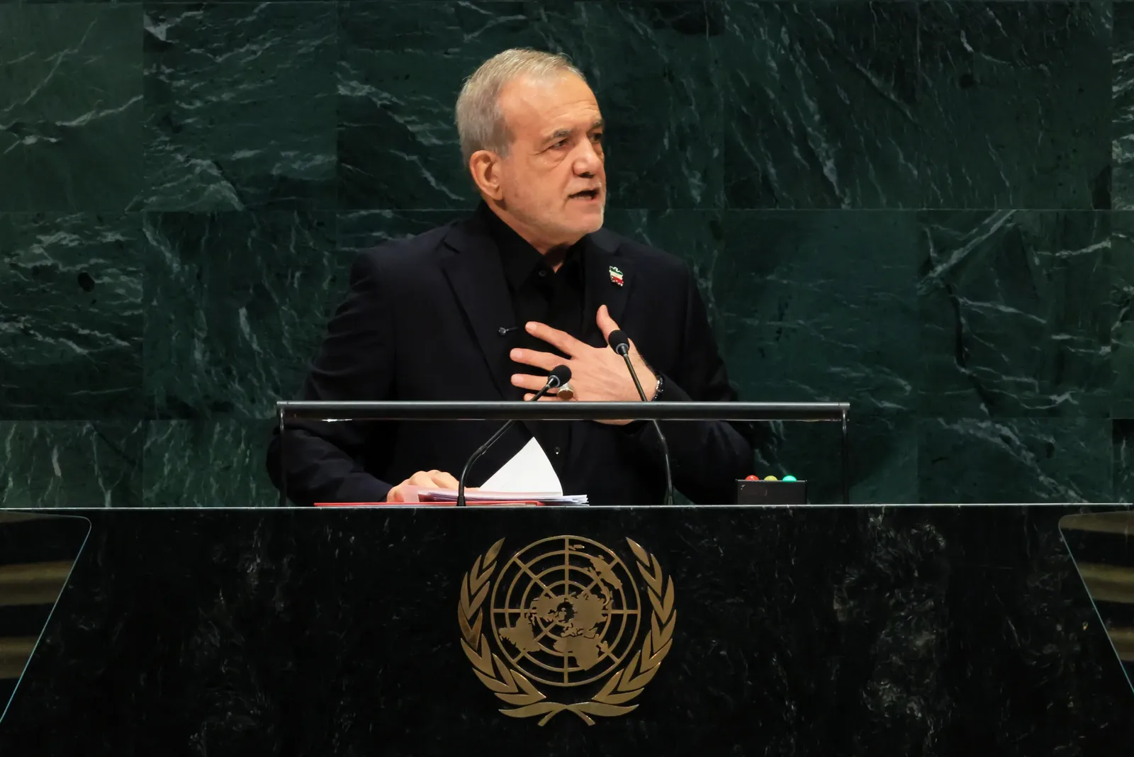Pezeshkian condiciona diálogo com Trump ao cumprimento de acordos pelos EUA