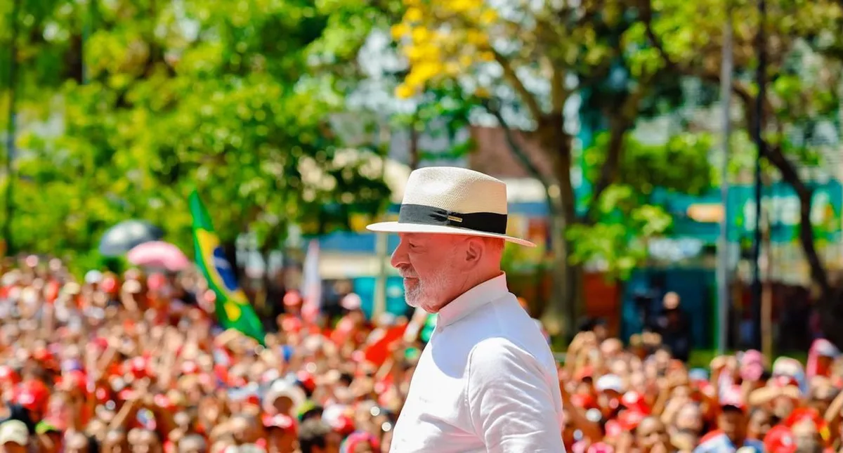 Lula acusa opositores de negligenciar educação e cultura em discurso em São Carlos