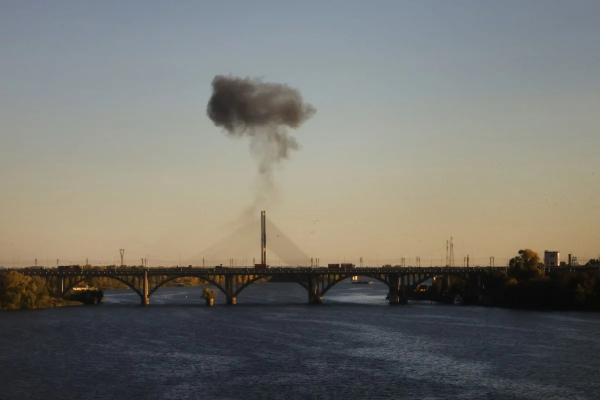 Restrições em pontes de Kiev interrompem travessias sobre o Dnieper