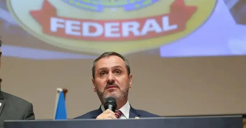 Diretores da PF apoiam afastados e oferecem cargos ao substituto