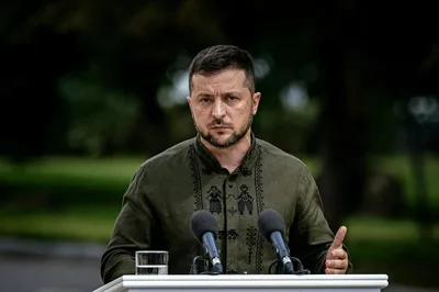 Ataque russo a Kiev deixa cinco mortos enquanto Zelensky articula nova rodada diplomática