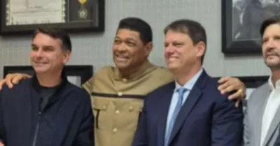 Culto em São Paulo reúne Flávio Bolsonaro e Tarcísio, com mensagem de André Mendonça