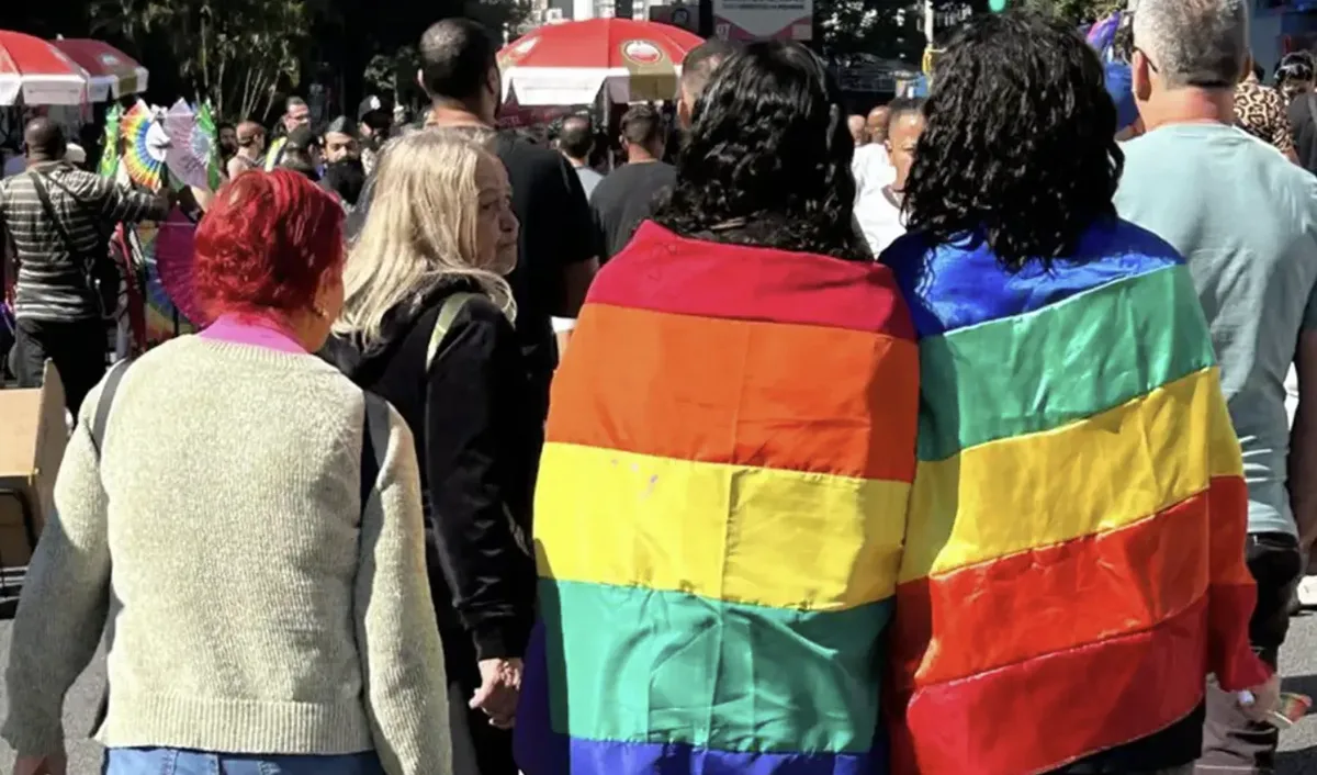 Ataques a candidaturas LGBT+ se concentram em 224 contas, diz Sentinela