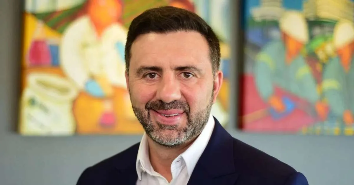 Erasmo Battistella doa R$ 500 mil a Lula e a Flávio Bolsonaro