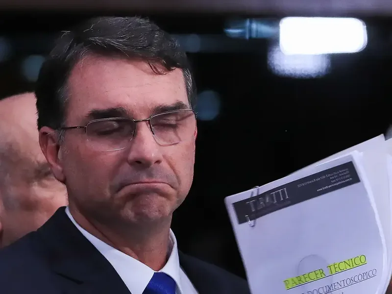 Relatório vê resistência eleitoral de Flávio Bolsonaro apesar de acusações