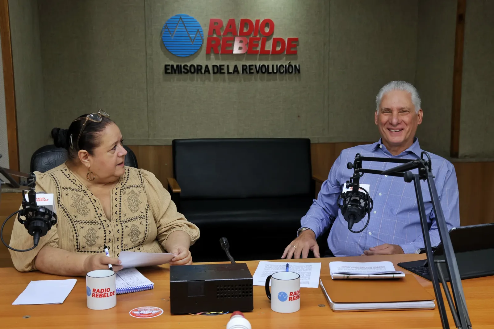Díaz-Canel estreia programa de rádio com críticas e perguntas da população cubana