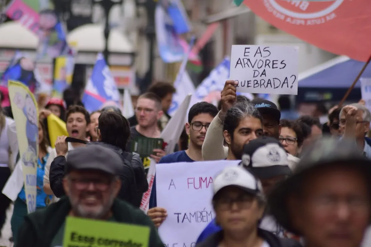 Curitiba recebe marcha com reivindicações sobre clima e políticas públicas