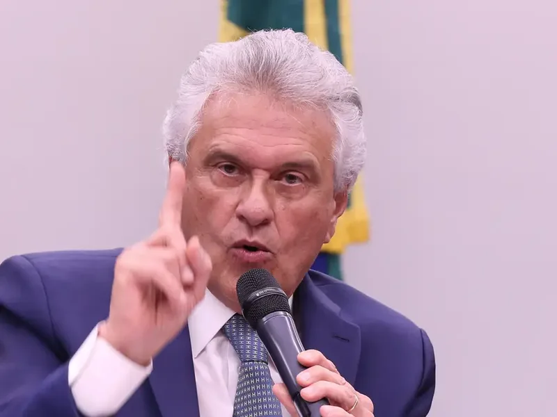Caiado vota em Nova Crixás e promete combater violência e juros