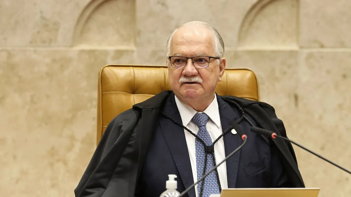 Fachin rejeita análise conjunta de casos envolvendo Moraes e Mendonça