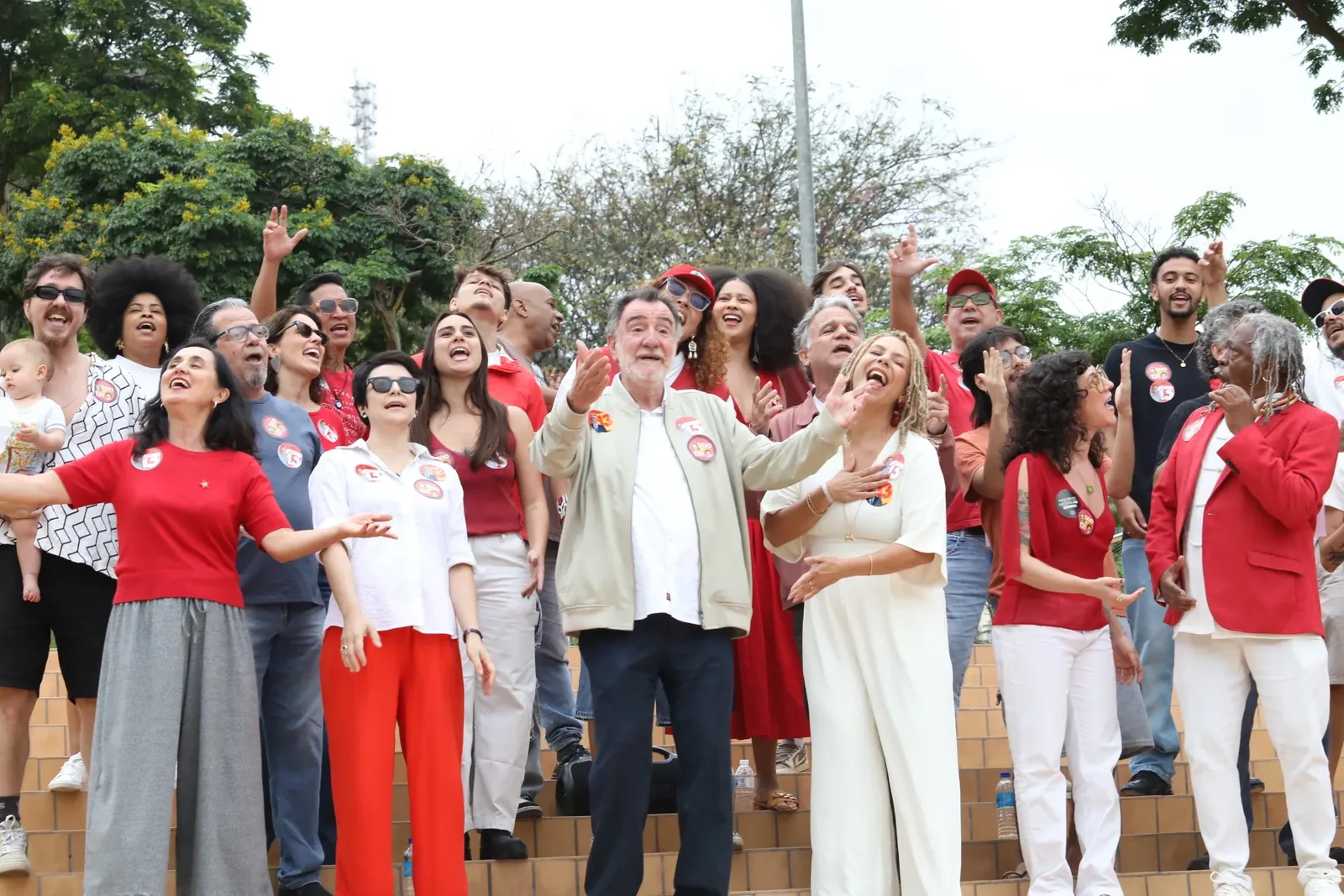 Artistas de Minas regravam jingle de Lula em apoio a candidaturas petistas