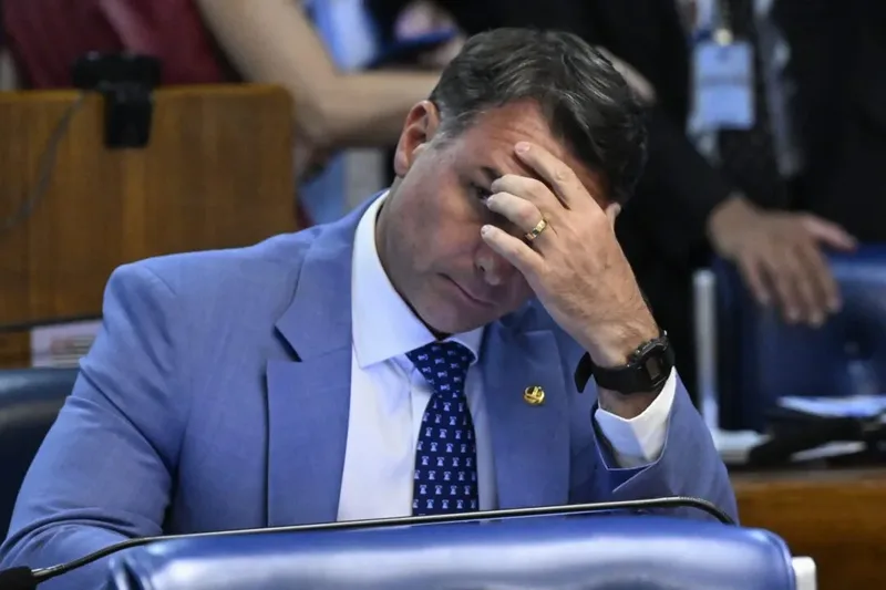 Indicação de Lottenberg expõe proposta de Flávio Bolsonaro para o SUS, diz artigo