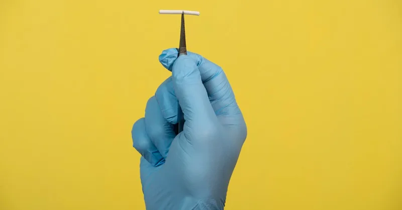 Médica e clínica são condenadas após implante contraceptivo não ser localizado