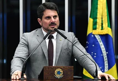 Moraes encerra investigação sobre Marcos do Val e três influenciadores