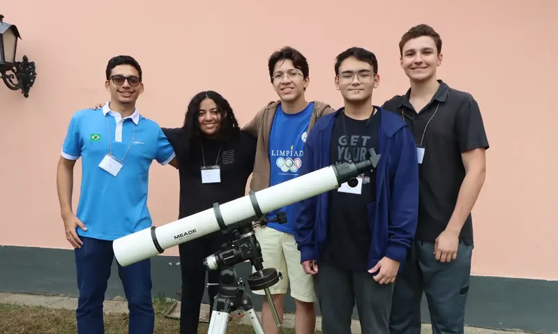 Estudante de Fortaleza integra equipe brasileira em olimpíada de astronomia no Vietnã