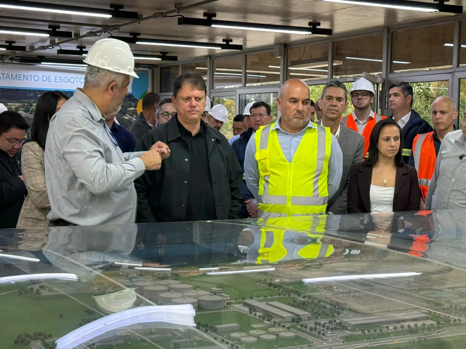 Tarcísio promete levar saneamento a 371 municípios paulistas até 2029