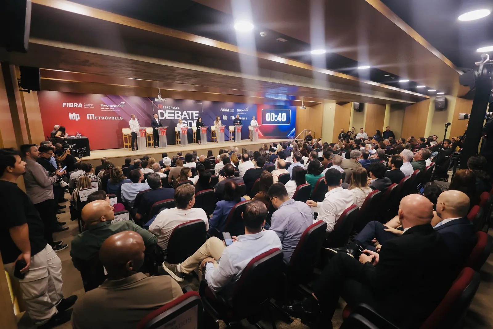 Celina contesta vínculo com gestão Ibaneis em debate marcado por críticas