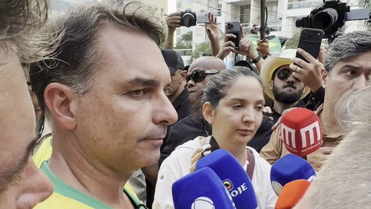 Flávio Bolsonaro acusa integrantes da CNBB de disseminar informação falsa