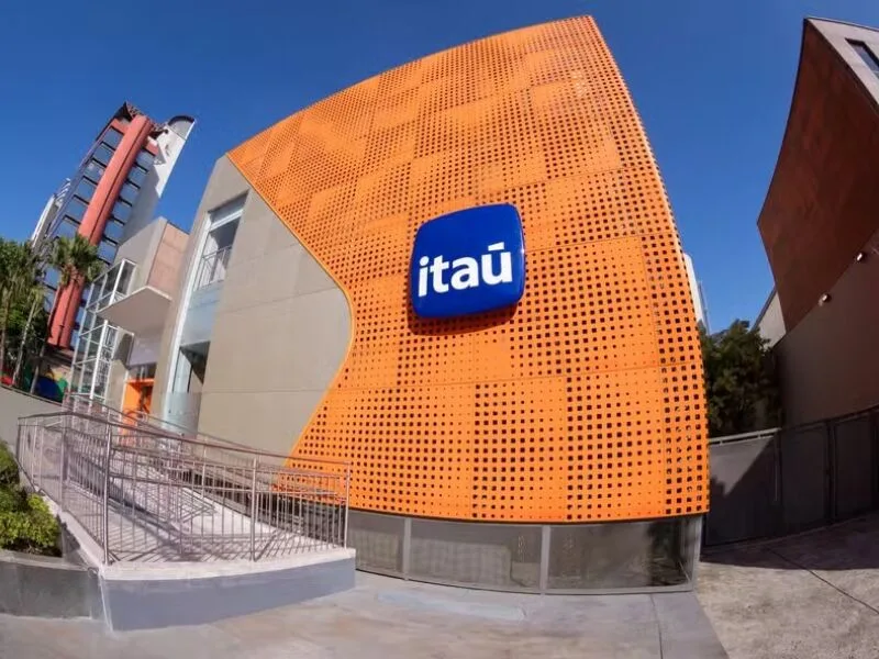 Corona Extra lidera ranking regional, enquanto Itaú se destaca entre bancos