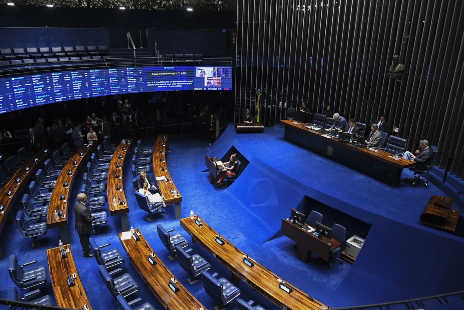 Senado inicia debates sobre o fim da escala 6×1 e pode votar PEC na próxima semana