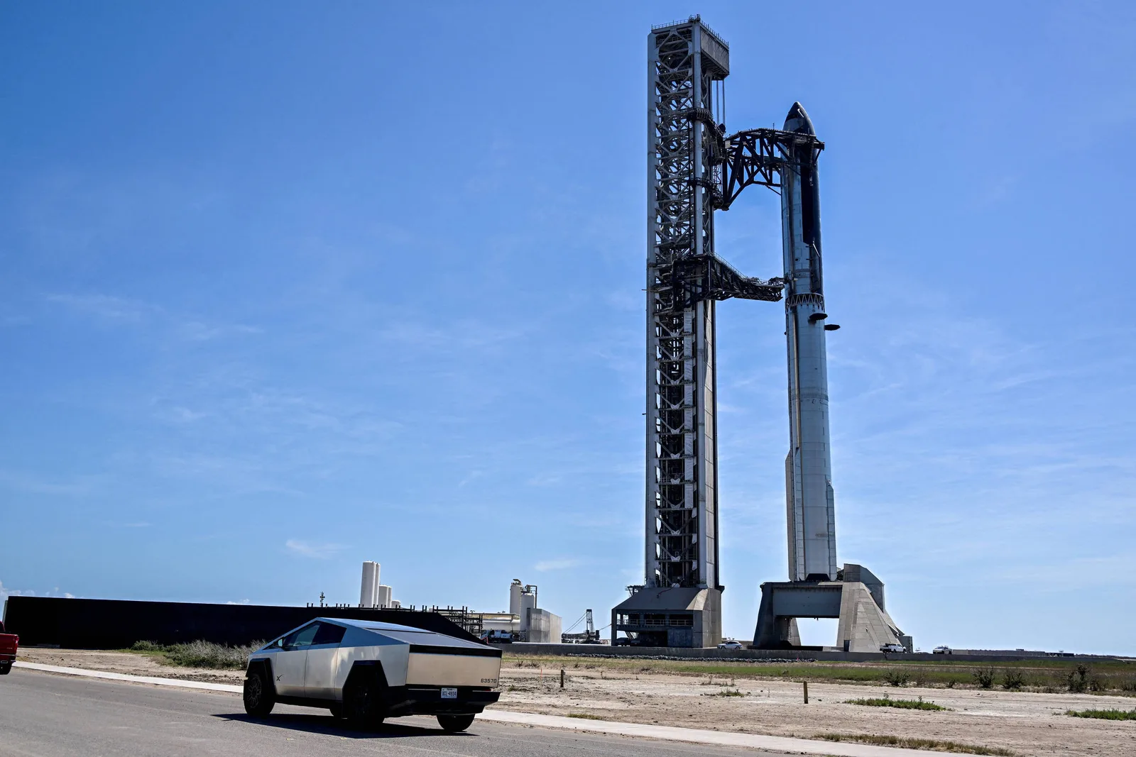 Starship faz primeiro voo orbital após lançamento no Texas