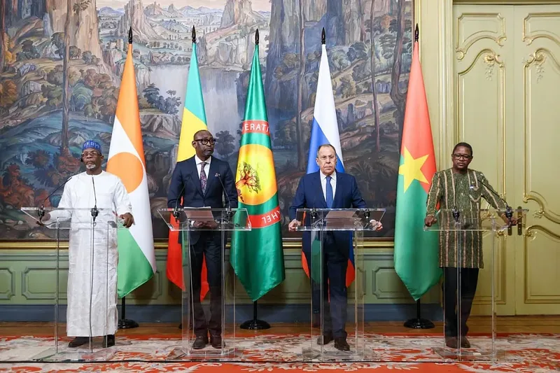 Rússia aprofunda parceria com países do Sahel em disputa por autonomia africana