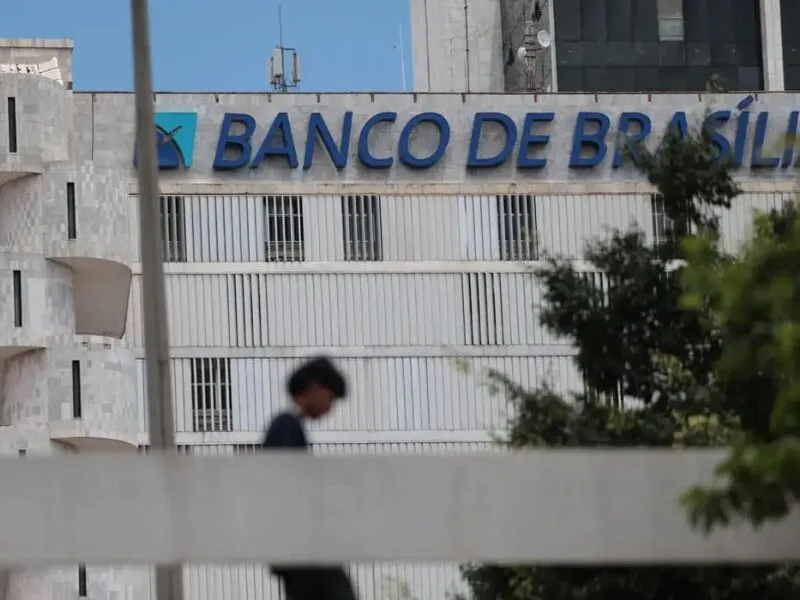 BRB afasta cinco funcionários em investigação sobre negócios com o Master