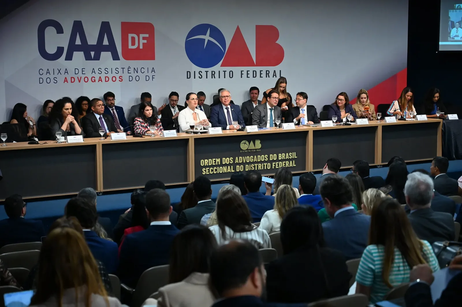 OAB-DF aprova envio ao Conselho Federal de pedidos contra Moraes e Toffoli