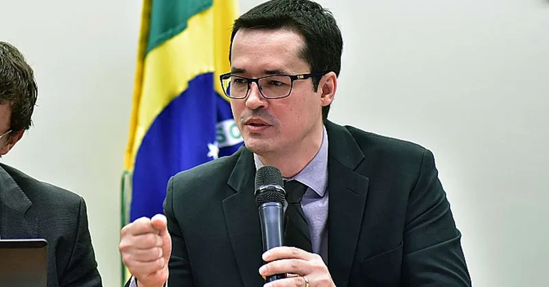 Registro de Deltan Dallagnol ao Senado é aprovado por 4 votos a 3
