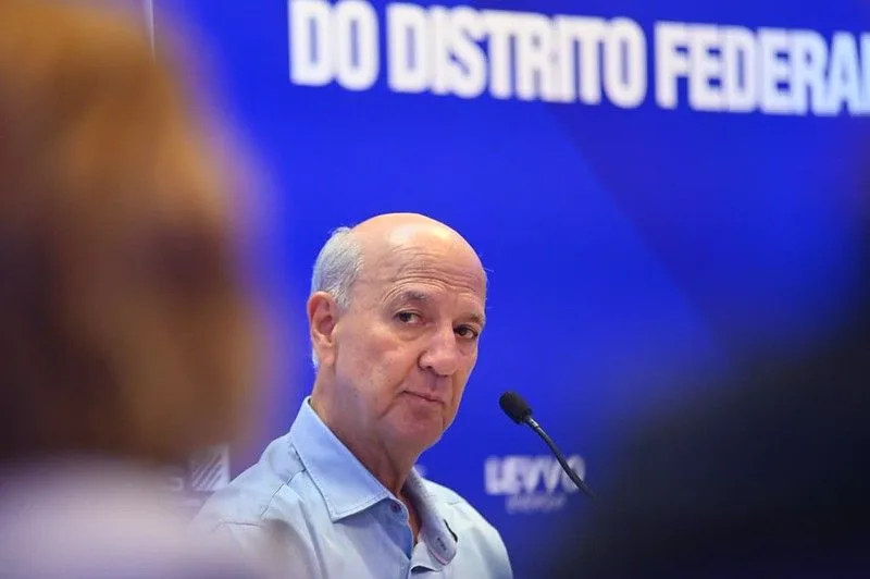 Arruda desiste de recorrer ao STF após TSE barrar candidatura