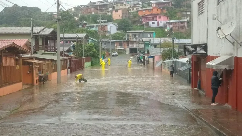 Chuvas deixam quatro desaparecidos e afetam 64 municípios no Rio Grande do Sul