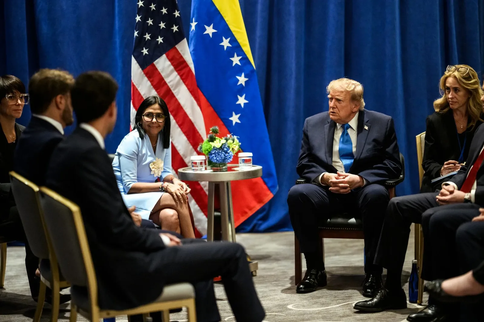 Foto de Delcy Rodríguez com Trump divide chavistas e alimenta críticas na Venezuela