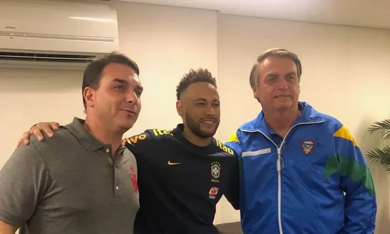 PF identifica cobranças de Flávio Bolsonaro e Neymar Pai a Daniel Vorcaro