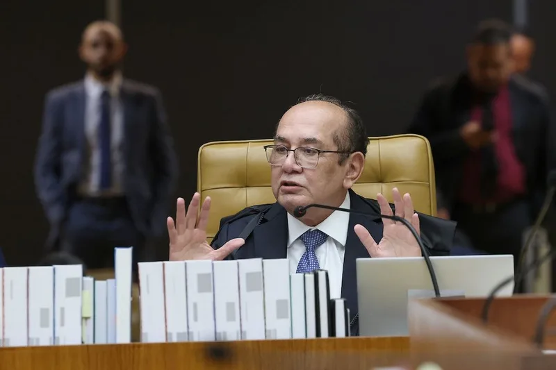Gilmar Mendes solicita a Fachin adiamento de sessão do Supremo