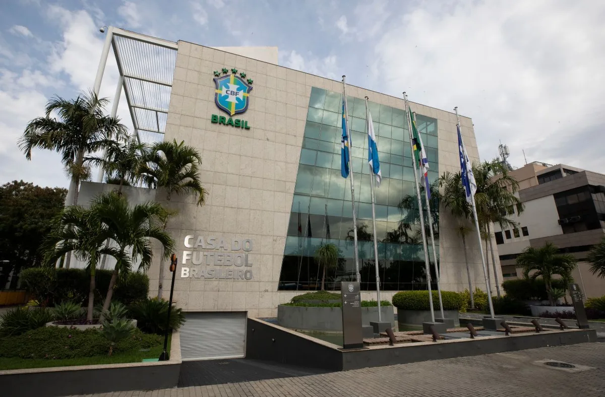 Clubes aprovam queda no limite de estrangeiros por partida até 2030