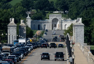 Trump diz que arco em Washington poderá abrigar drones e atiradores