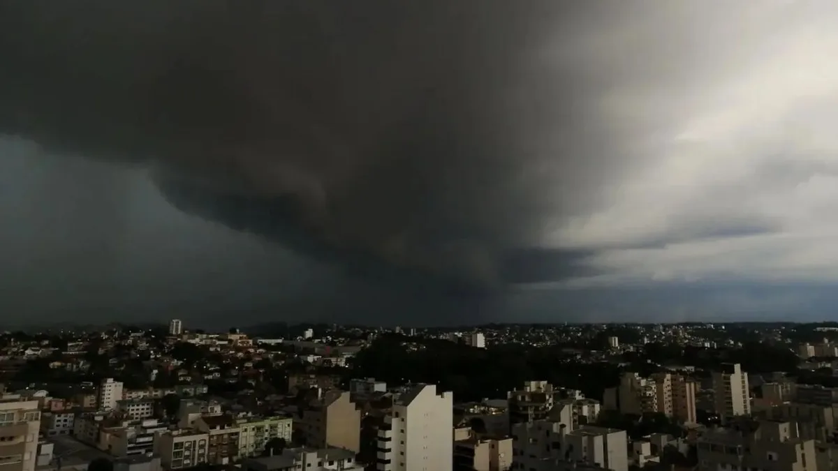 Defesa Civil prevê chuva acima de 170 mm no RS nesta segunda