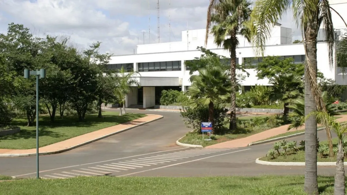 Representações dos EUA no Brasil retomam atendimento após ameaça em Brasília