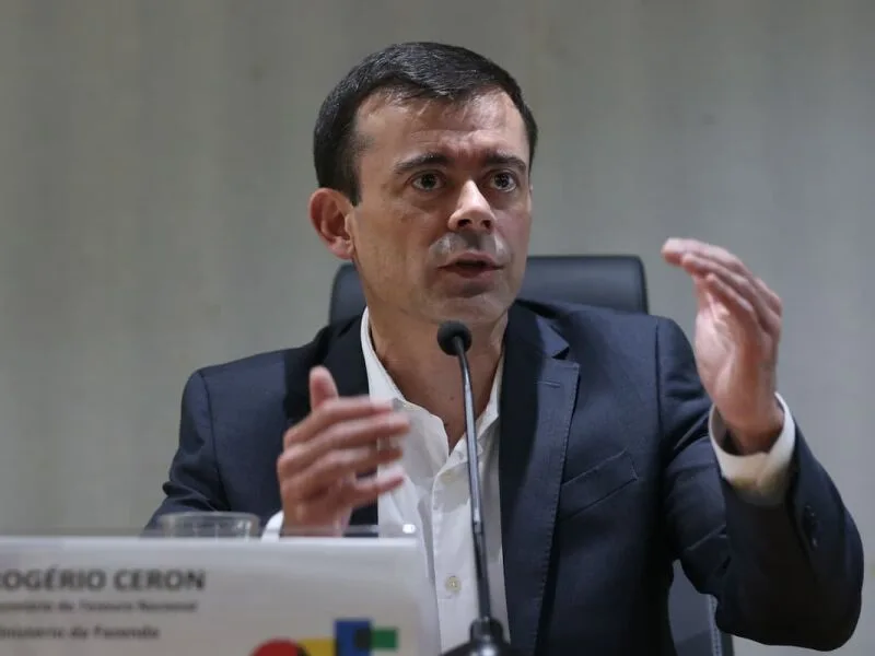 Poupança baixa e regras fiscais entram no debate sobre juros no Brasil