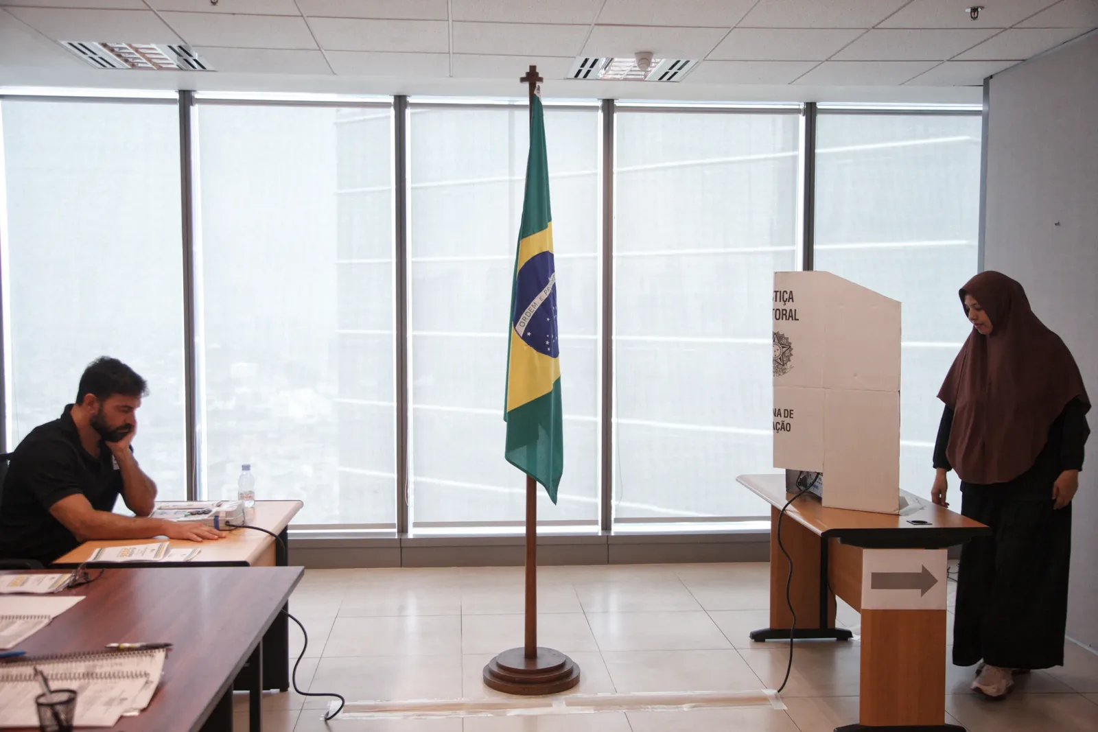 Votação de Lula no exterior supera Bolsonaro em cinco países no 1º turno