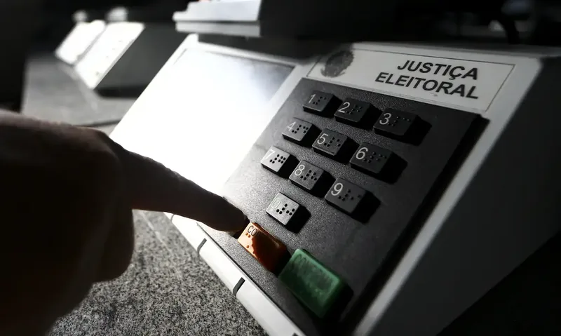 Brasileiros votam sem grandes incidentes nos Estados Unidos