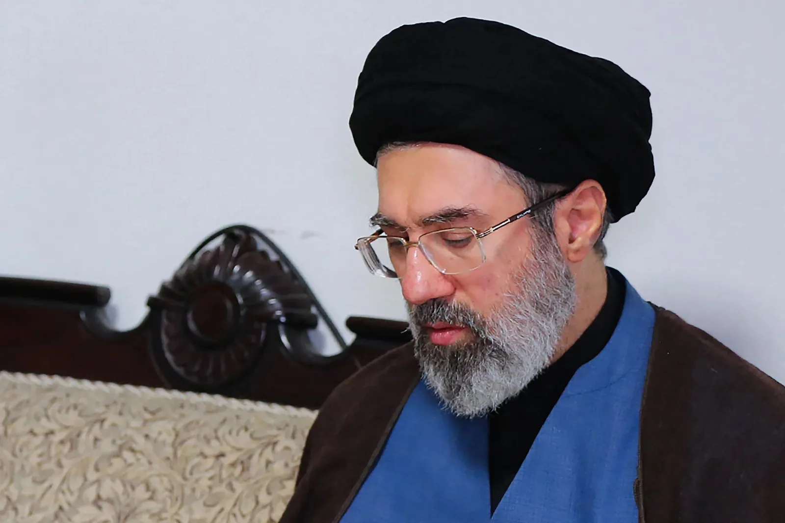 Khamenei diz que ataques obrigarão os EUA a deixar o Oriente Médio