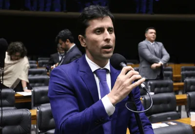 Carro de Duarte Jr. é alvo de tiros durante deslocamento no Maranhão