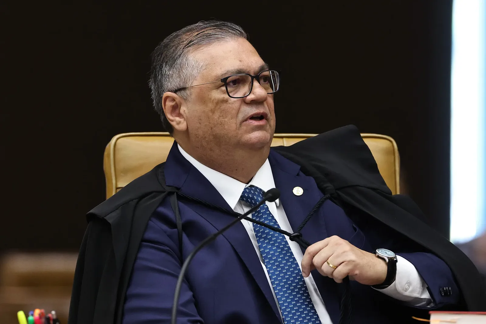 Dino critica pressão dos EUA durante julgamento no STF