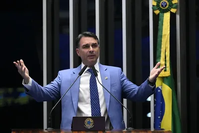 Emendas de Flávio Bolsonaro financiaram entidades sob investigação e empresa considerada inexistente