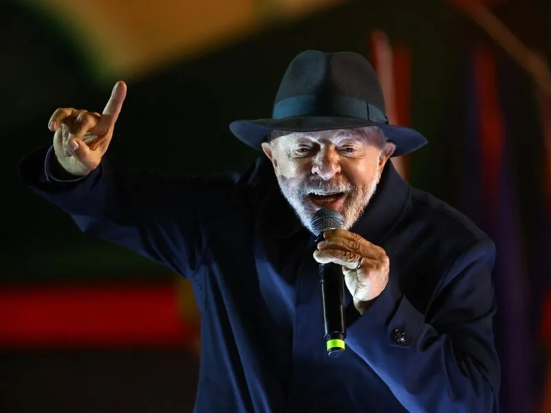 Lula quer transformar terras raras e petróleo em investimentos no país
