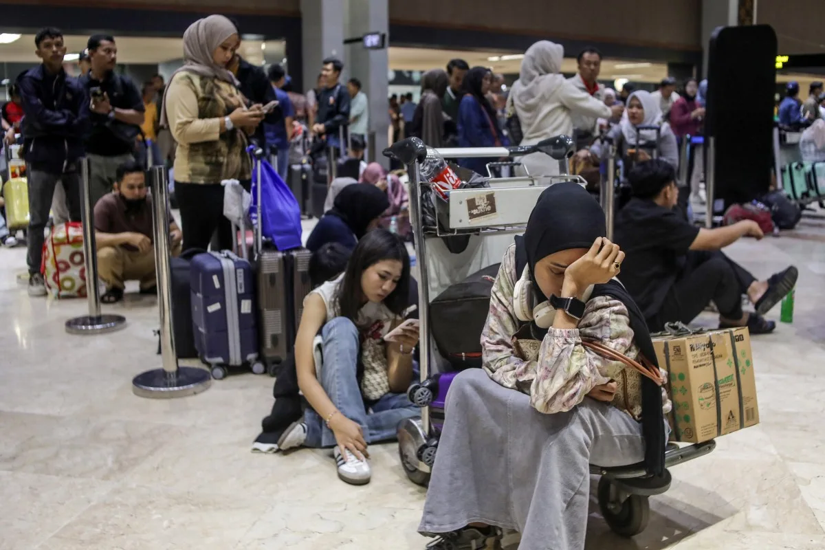 Anak Krakatoa provoca cancelamentos e desvios em aeroportos da Indonésia