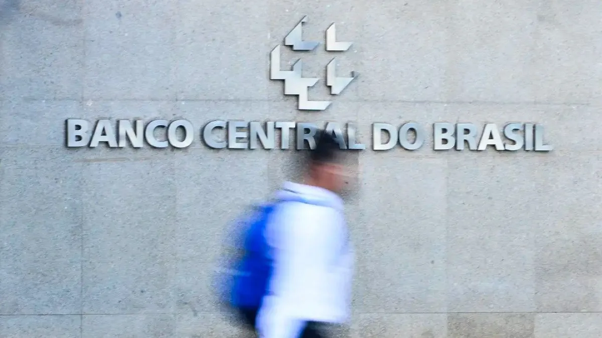 Mercado reduz projeção de inflação para 2026 e eleva estimativa do PIB